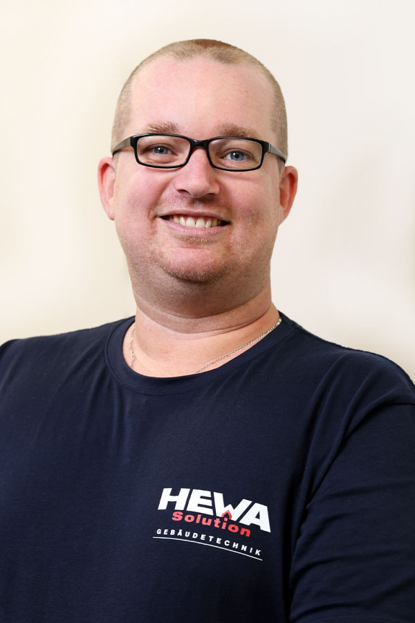 hewa-solution-mitarbeiter-portrait-geschaeftsfuehrung Portrait Geschäftsführer Pascal Stehn von HEWA Solution Gebäudetechnik aus Nürnberg