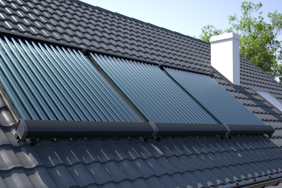 hewa-roehrenkollektor Solarthermie-Röhrenkollektoren auf einem Hausdach zur effizienten Nutzung von Sonnenenergie für Warmwasser und Heizungsunterstützung.